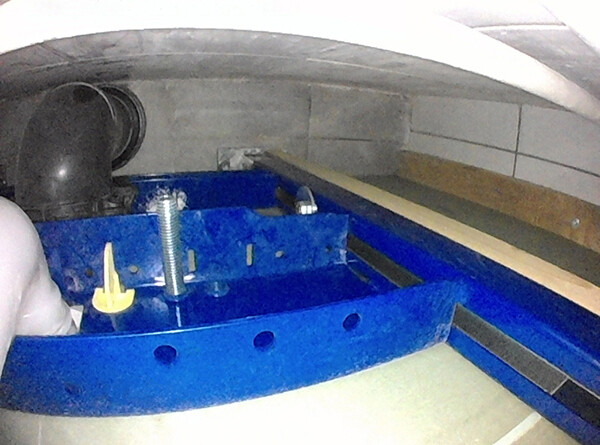 Endoscoop achter inbouw toilet - Van de Beek Lekdetectie